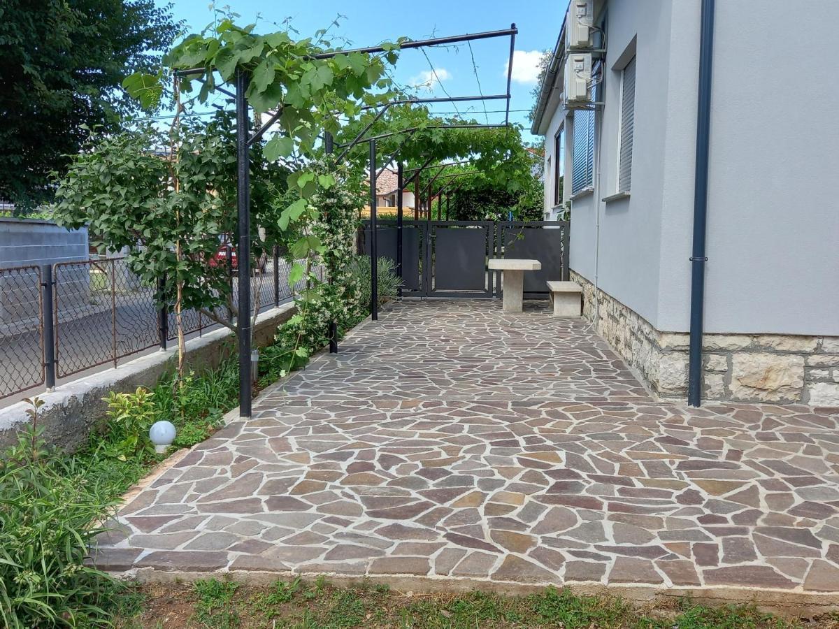 Holiday House Chill Out Loborika Marčana Екстериор снимка
