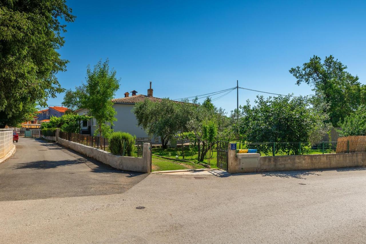 Holiday House Chill Out Loborika Marčana Екстериор снимка